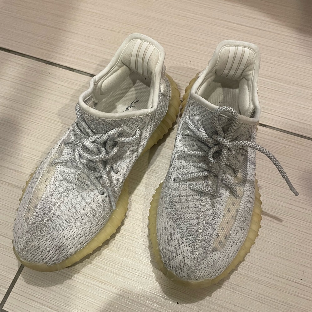 Yezzy light  Grey Knit with Yellowed Gum Sole